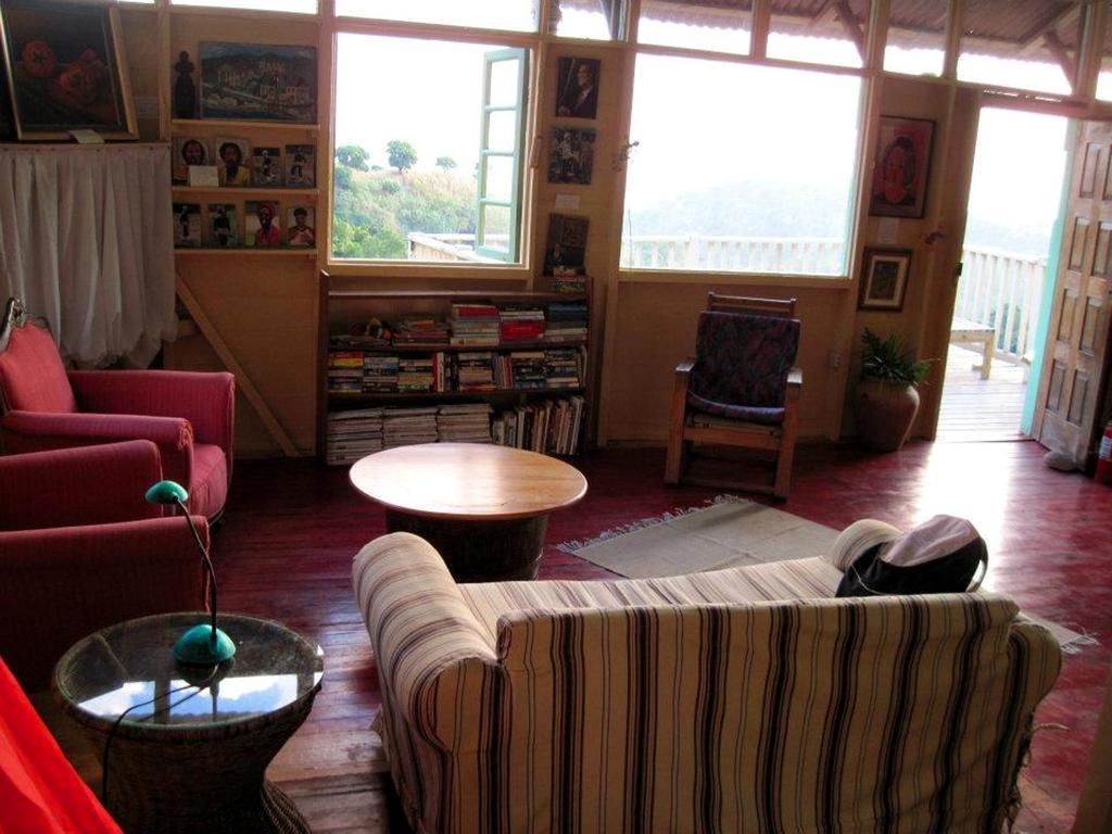 Mount Edge Guest House ปอร์ตอันโตนิโอ ภายนอก รูปภาพ